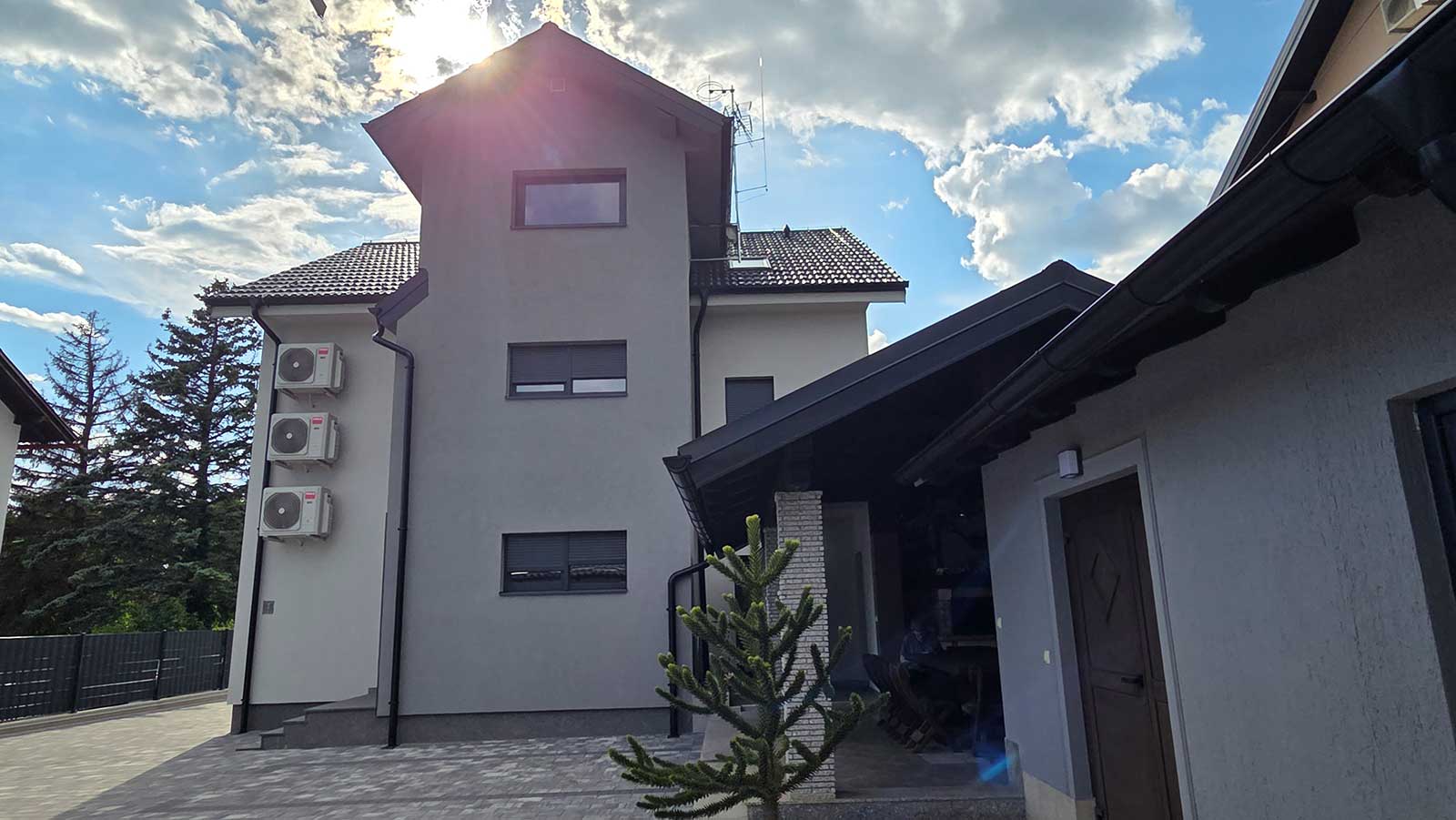 Višestambena zgrada u Dugom Selu